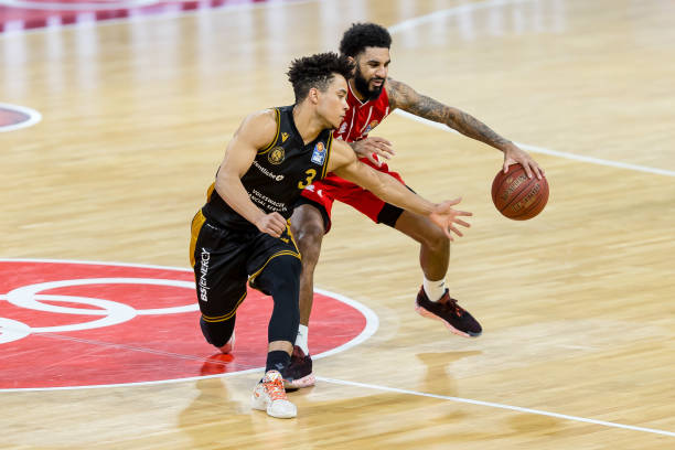 全队在助攻 全队在助攻