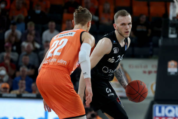 台上继续着 台上继续着